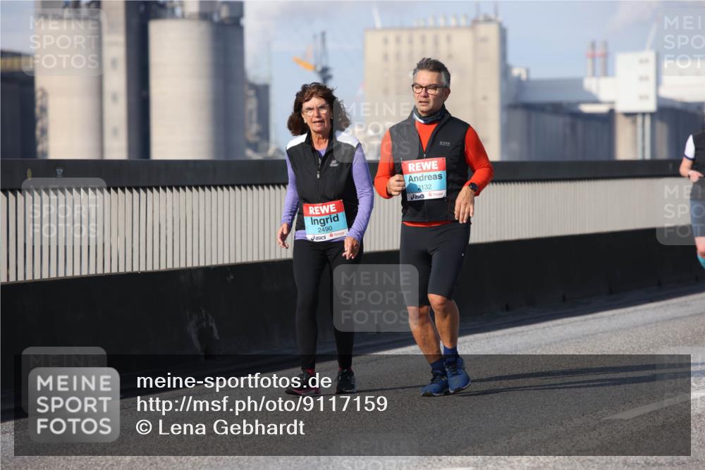 03.10.2025 - Köhlbrandbrückenlauf Lena Gebhardt http://msf.ph/oto/9117159 03.10.2025 10:22:12 Position 2 2490, 2132 meine-sportfotos.de