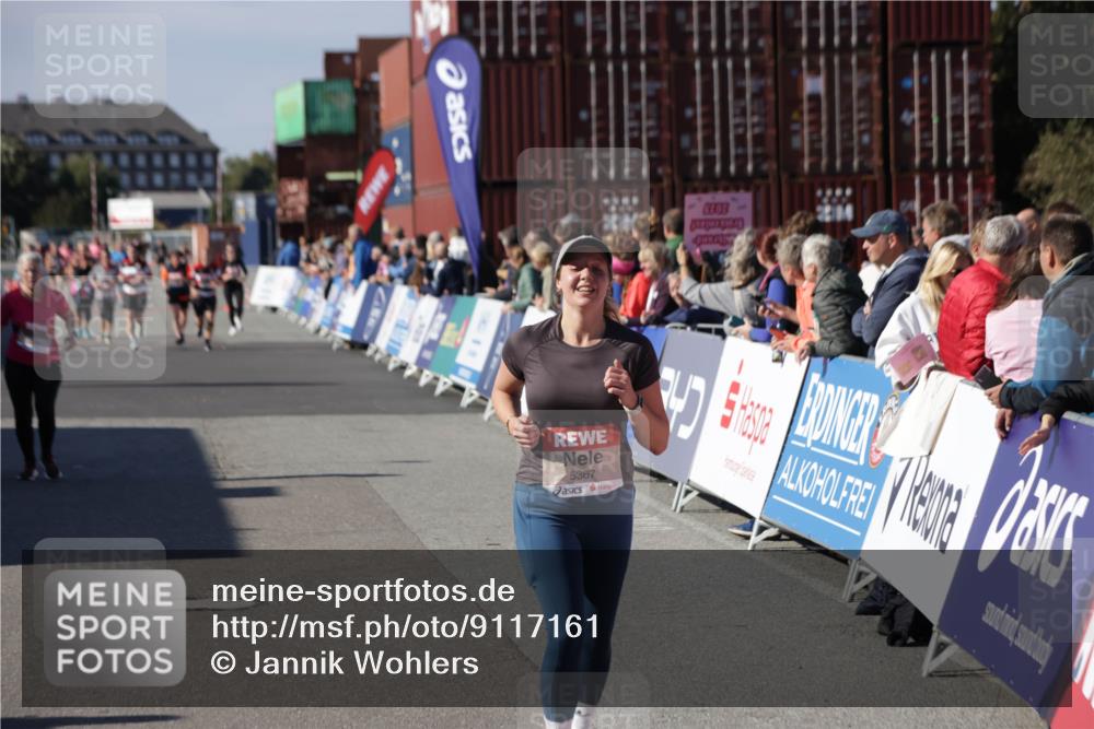 03.10.2025 - Köhlbrandbrückenlauf Jannik Wohlers http://msf.ph/oto/9117161 03.10.2025 13:33:42 Ziel 4006, 4744, 5074, 5077, 5179, 5281, 5367, 5546, 5579, 6094, 6734 meine-sportfotos.de