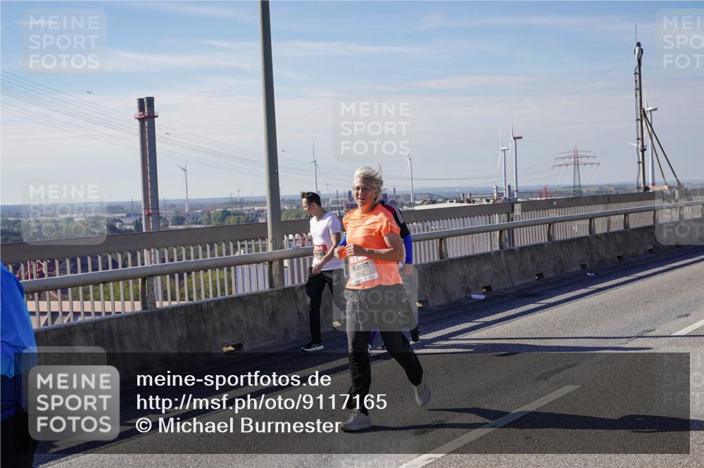 03.10.2025 - Köhlbrandbrückenlauf Michael Burmester http://msf.ph/oto/9117165 03.10.2025 12:58:45 Position 2 5462 meine-sportfotos.de