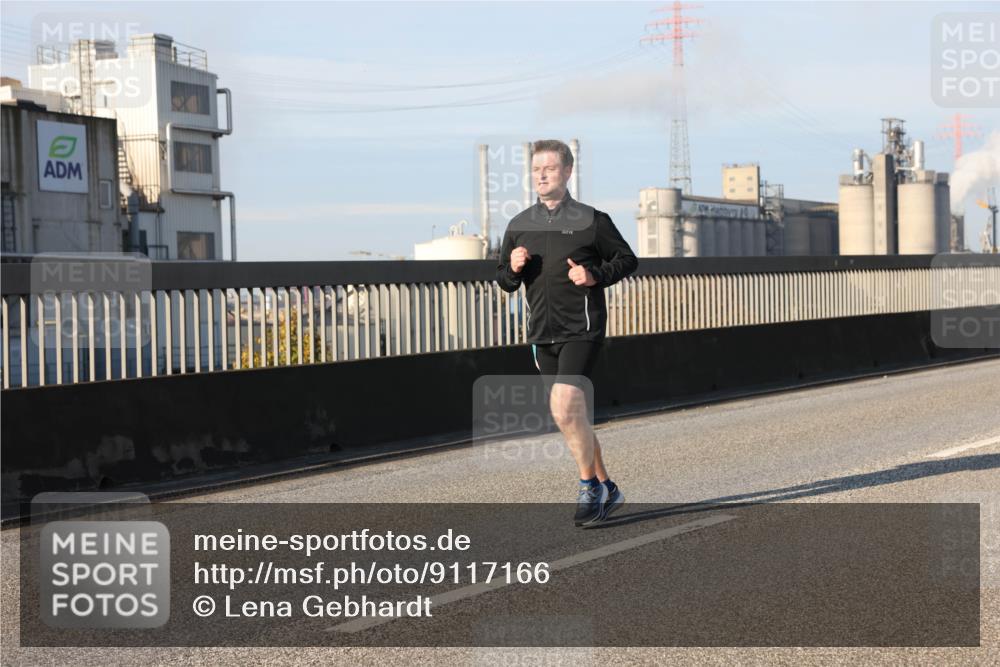 03.10.2025 - Köhlbrandbrückenlauf Lena Gebhardt http://msf.ph/oto/9117166 03.10.2025 09:44:20 Position 2  meine-sportfotos.de