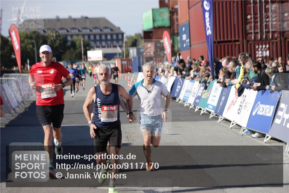 03.10.2025 - Köhlbrandbrückenlauf Jannik Wohlers http://msf.ph/oto/9117170 03.10.2025 13:03:00 Ziel 4095, 4137, 4203, 4279, 4294, 4619, 4747, 6175, 6447, 6655, 6770 meine-sportfotos.de