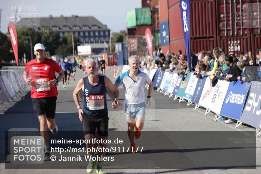 03.10.2025 - Köhlbrandbrückenlauf Jannik Wohlers http://msf.ph/oto/9117177 03.10.2025 13:03:00 Ziel 4095, 4137, 4203, 4279, 4294, 4619, 4747, 6175, 6447, 6655, 6770 meine-sportfotos.de