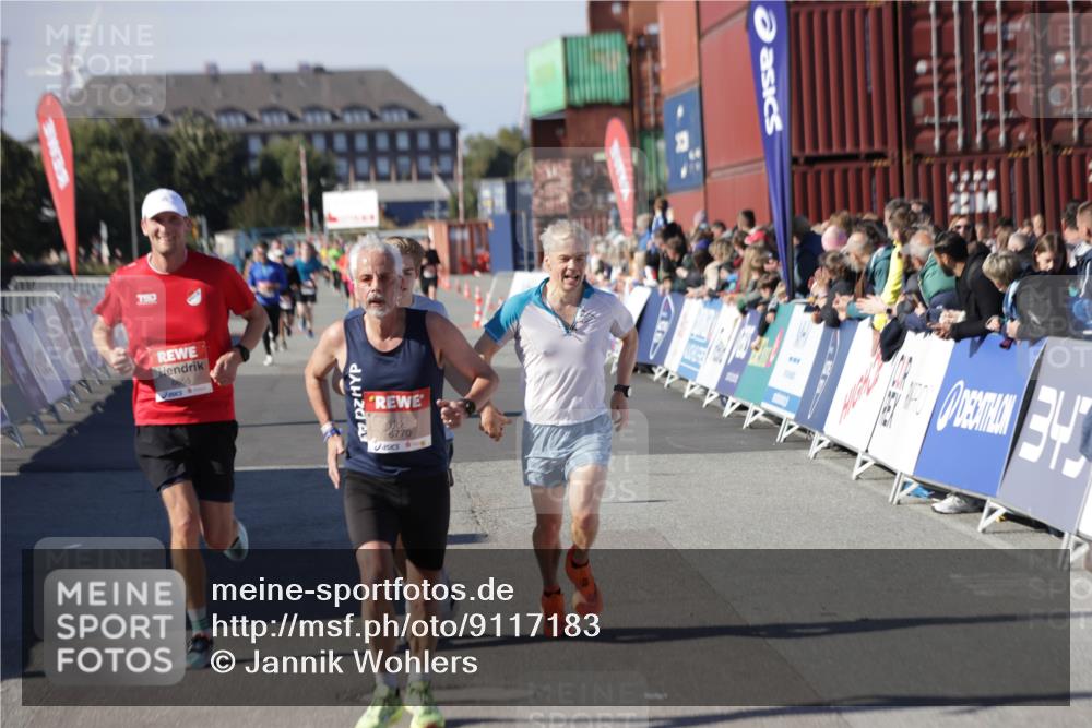 03.10.2025 - Köhlbrandbrückenlauf Jannik Wohlers http://msf.ph/oto/9117183 03.10.2025 13:03:00 Ziel 4095, 4137, 4203, 4279, 4294, 4619, 4747, 6175, 6447, 6655, 6770 meine-sportfotos.de