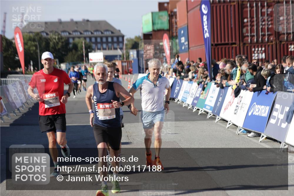 03.10.2025 - Köhlbrandbrückenlauf Jannik Wohlers http://msf.ph/oto/9117188 03.10.2025 13:03:00 Ziel 4095, 4137, 4203, 4279, 4294, 4619, 4747, 6175, 6447, 6655, 6770 meine-sportfotos.de