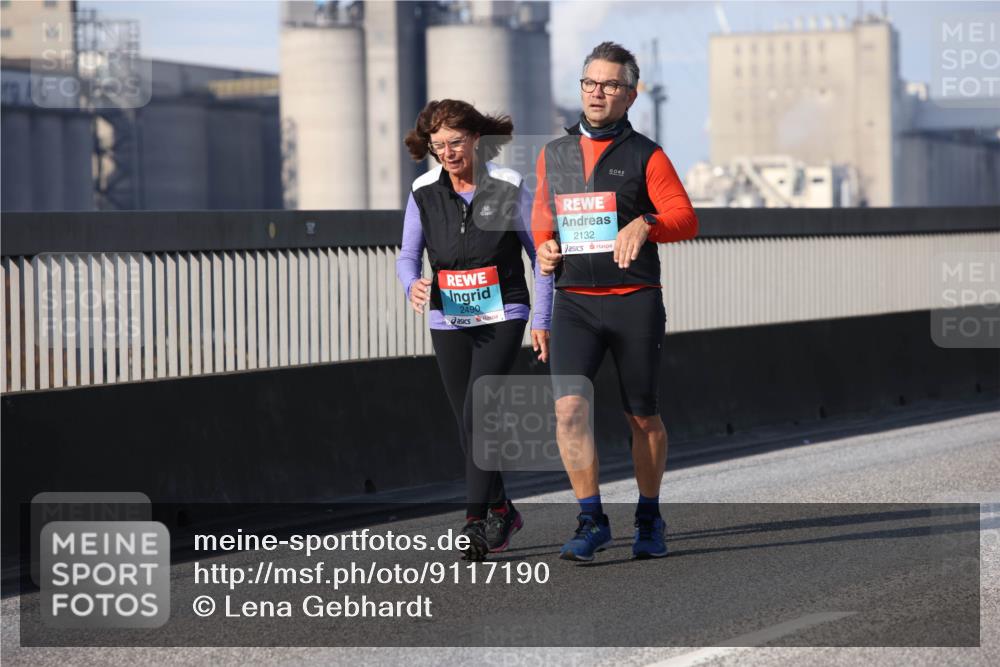 03.10.2025 - Köhlbrandbrückenlauf Lena Gebhardt http://msf.ph/oto/9117190 03.10.2025 10:22:13 Position 2 2490, 2132 meine-sportfotos.de