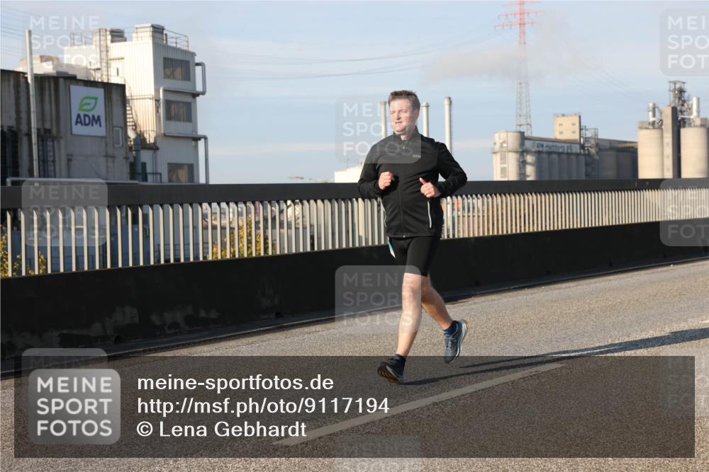 03.10.2025 - Köhlbrandbrückenlauf Lena Gebhardt http://msf.ph/oto/9117194 03.10.2025 09:44:21 Position 2  meine-sportfotos.de
