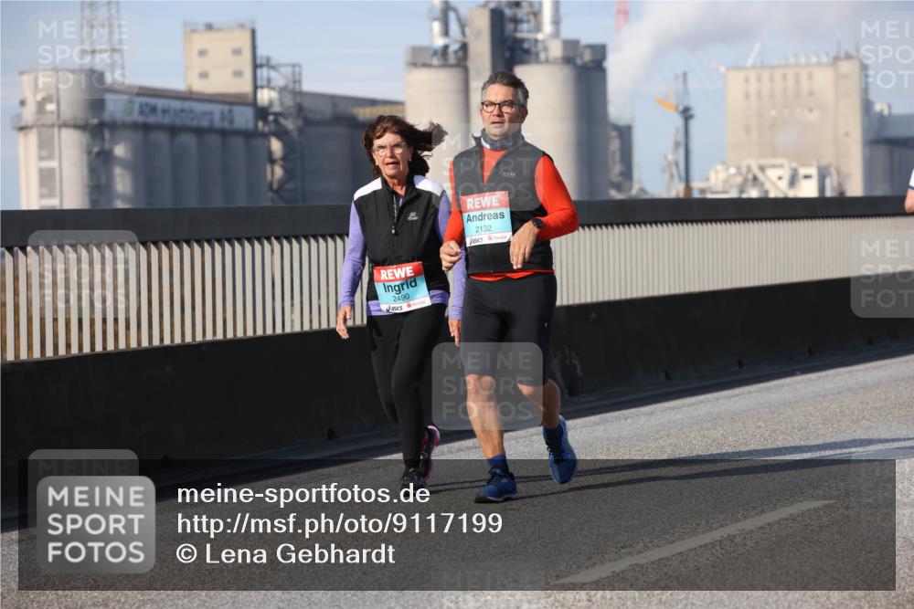 03.10.2025 - Köhlbrandbrückenlauf Lena Gebhardt http://msf.ph/oto/9117199 03.10.2025 10:22:14 Position 2 2490, 2132 meine-sportfotos.de