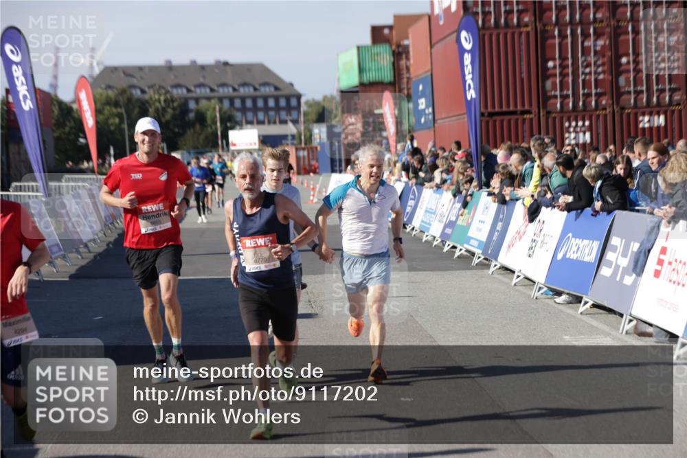 03.10.2025 - Köhlbrandbrückenlauf Jannik Wohlers http://msf.ph/oto/9117202 03.10.2025 13:03:00 Ziel 4095, 4137, 4203, 4279, 4294, 4619, 4747, 6175, 6447, 6655, 6770 meine-sportfotos.de