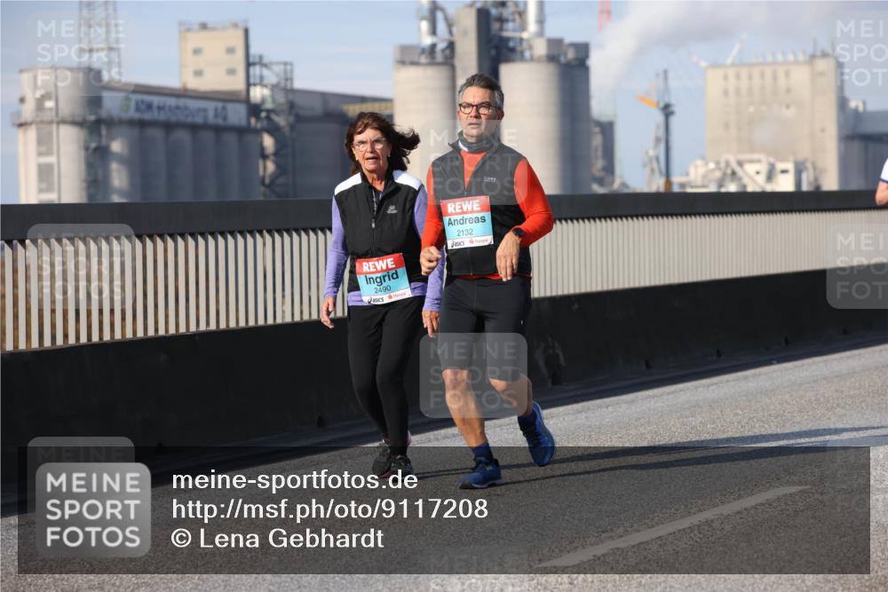 03.10.2025 - Köhlbrandbrückenlauf Lena Gebhardt http://msf.ph/oto/9117208 03.10.2025 10:22:14 Position 2 2490, 2132 meine-sportfotos.de