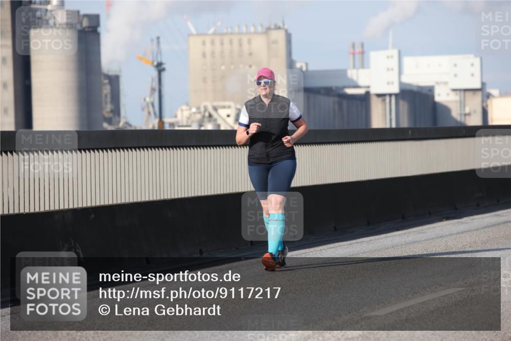 03.10.2025 - Köhlbrandbrückenlauf Lena Gebhardt http://msf.ph/oto/9117217 03.10.2025 10:22:15 Position 2  meine-sportfotos.de