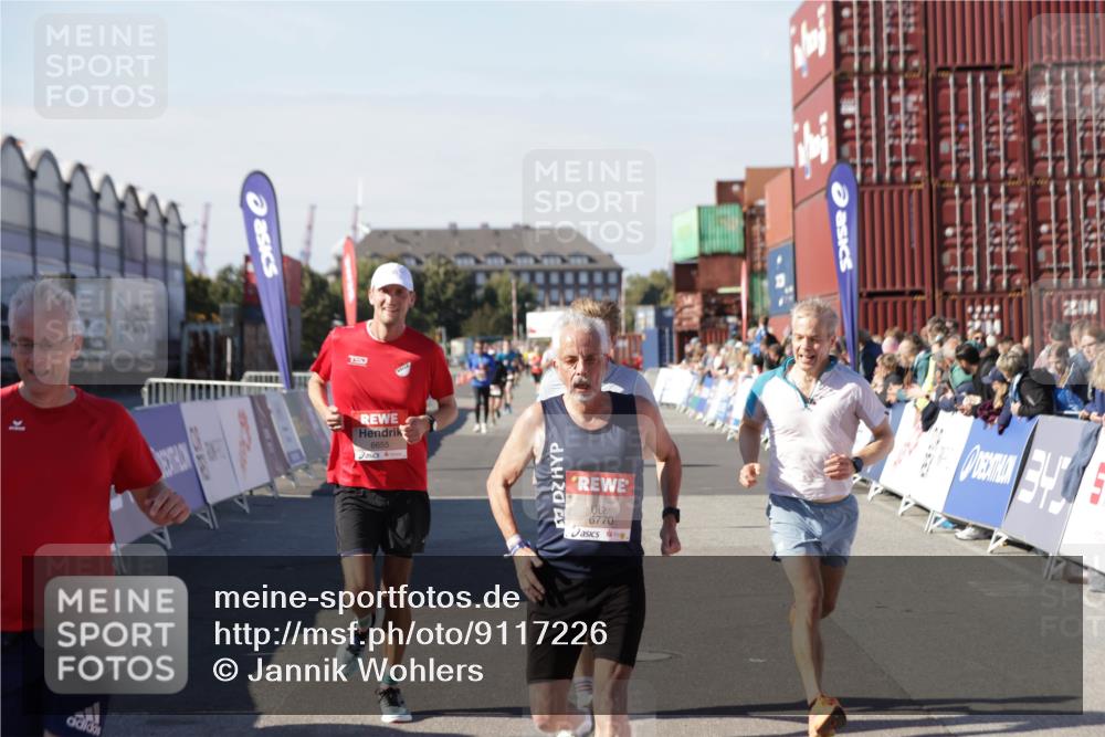 03.10.2025 - Köhlbrandbrückenlauf Jannik Wohlers http://msf.ph/oto/9117226 03.10.2025 13:03:01 Ziel 4095, 4137, 4203, 4279, 4294, 4619, 4747, 6655, 6770 meine-sportfotos.de