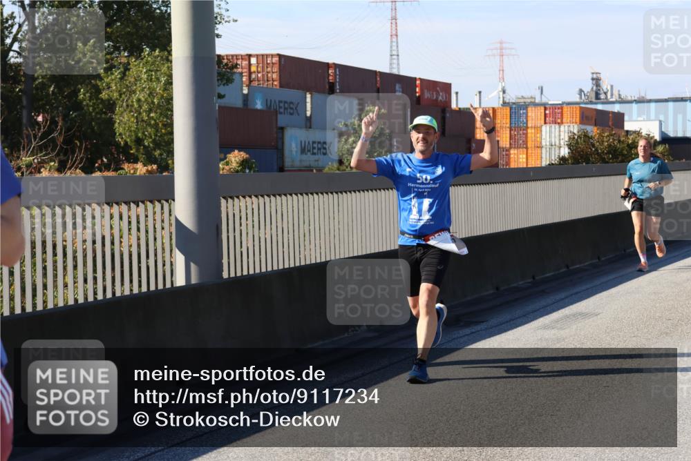 03.10.2025 - Köhlbrandbrückenlauf Strokosch-Dieckow http://msf.ph/oto/9117234 03.10.2025 12:52:35 Position 3 50, 2 meine-sportfotos.de