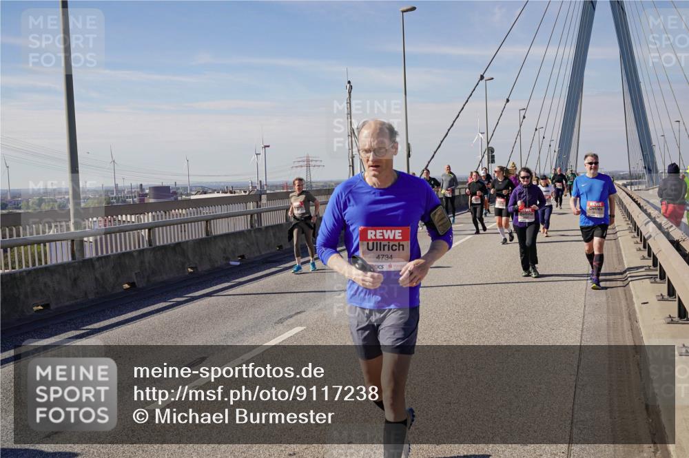 03.10.2025 - Köhlbrandbrückenlauf Michael Burmester http://msf.ph/oto/9117238 03.10.2025 12:58:49 Position 2 4734 meine-sportfotos.de