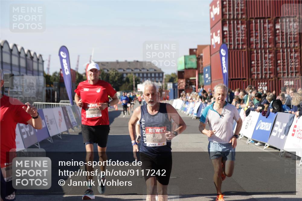 03.10.2025 - Köhlbrandbrückenlauf Jannik Wohlers http://msf.ph/oto/9117242 03.10.2025 13:03:02 Ziel 4095, 4137, 4203, 4279, 4294, 4619, 4747, 6655, 6770 meine-sportfotos.de