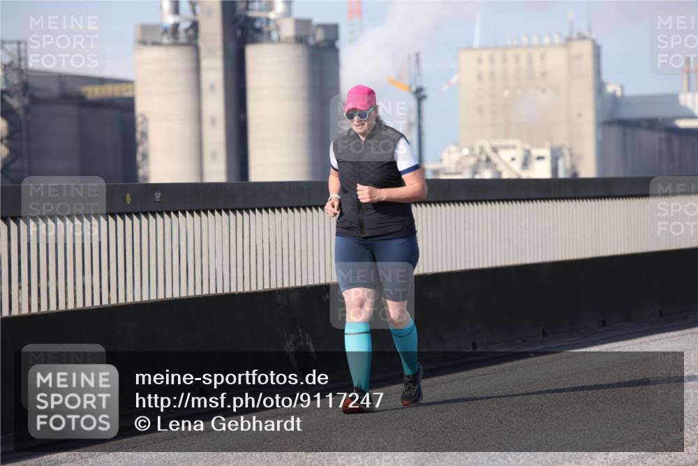 03.10.2025 - Köhlbrandbrückenlauf Lena Gebhardt http://msf.ph/oto/9117247 03.10.2025 10:22:18 Position 2  meine-sportfotos.de