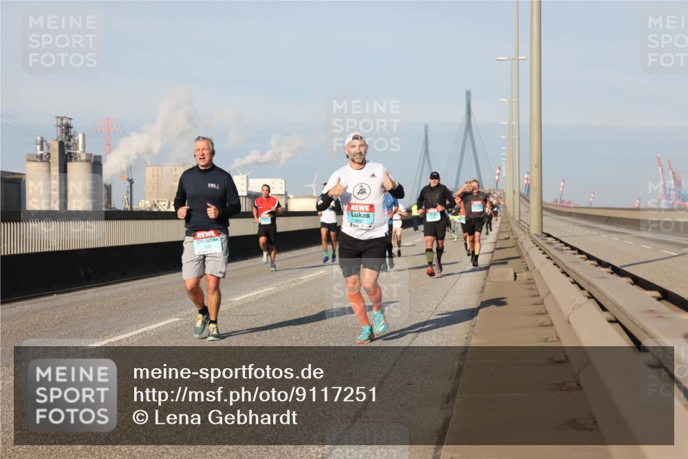 03.10.2025 - Köhlbrandbrückenlauf Lena Gebhardt http://msf.ph/oto/9117251 03.10.2025 09:44:23 Position 2 3137, 2697 meine-sportfotos.de