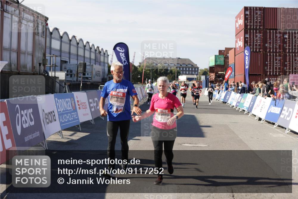 03.10.2025 - Köhlbrandbrückenlauf Jannik Wohlers http://msf.ph/oto/9117252 03.10.2025 13:33:47 Ziel 4744, 5074, 5077, 5367, 5546, 5579, 6734 meine-sportfotos.de