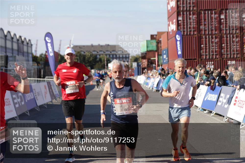 03.10.2025 - Köhlbrandbrückenlauf Jannik Wohlers http://msf.ph/oto/9117253 03.10.2025 13:03:02 Ziel 4095, 4137, 4203, 4279, 4294, 4619, 4747, 6655, 6770 meine-sportfotos.de