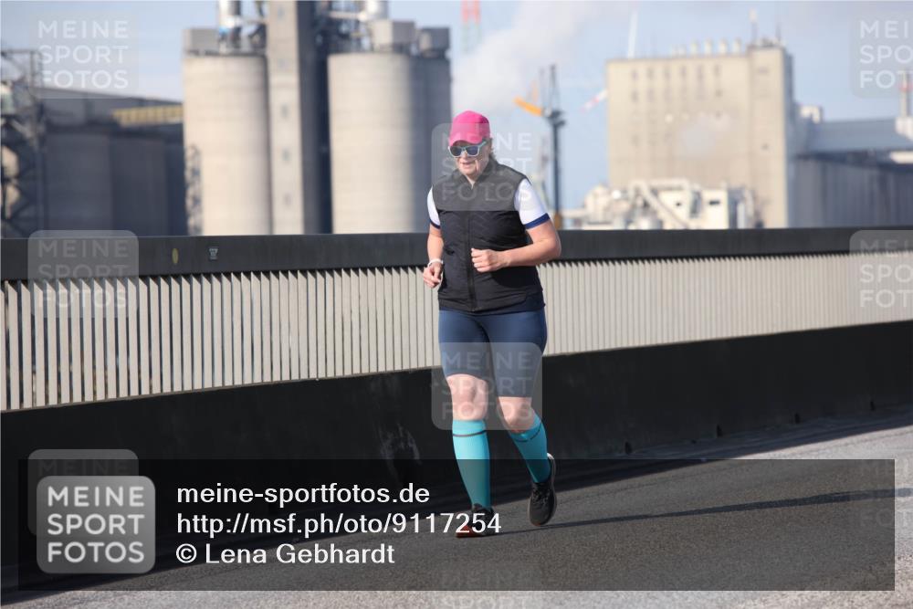 03.10.2025 - Köhlbrandbrückenlauf Lena Gebhardt http://msf.ph/oto/9117254 03.10.2025 10:22:18 Position 2  meine-sportfotos.de
