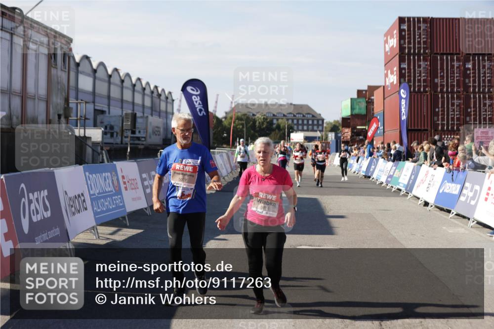 03.10.2025 - Köhlbrandbrückenlauf Jannik Wohlers http://msf.ph/oto/9117263 03.10.2025 13:33:47 Ziel 4744, 5074, 5077, 5367, 5546, 5579, 6734 meine-sportfotos.de