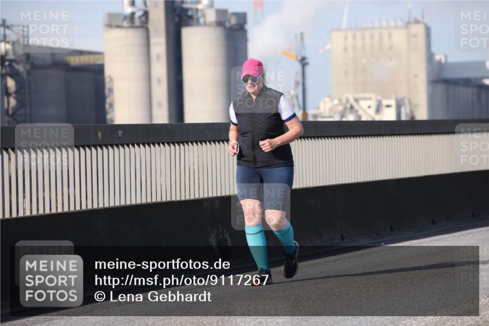 03.10.2025 - Köhlbrandbrückenlauf Lena Gebhardt http://msf.ph/oto/9117267 03.10.2025 10:22:18 Position 2  meine-sportfotos.de