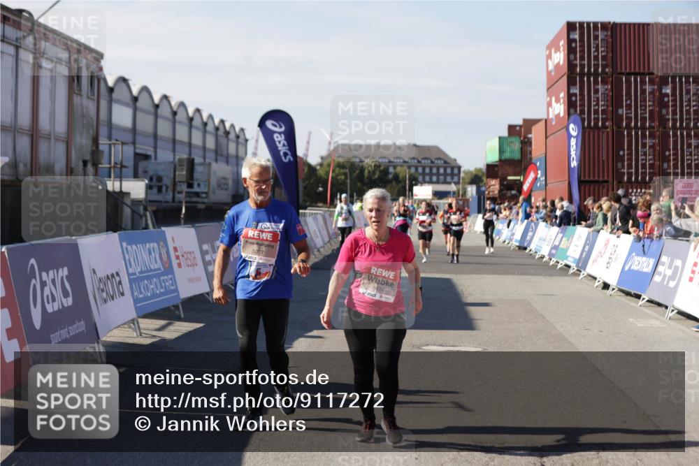 03.10.2025 - Köhlbrandbrückenlauf Jannik Wohlers http://msf.ph/oto/9117272 03.10.2025 13:33:47 Ziel 4744, 5074, 5077, 5367, 5546, 5579, 6734 meine-sportfotos.de