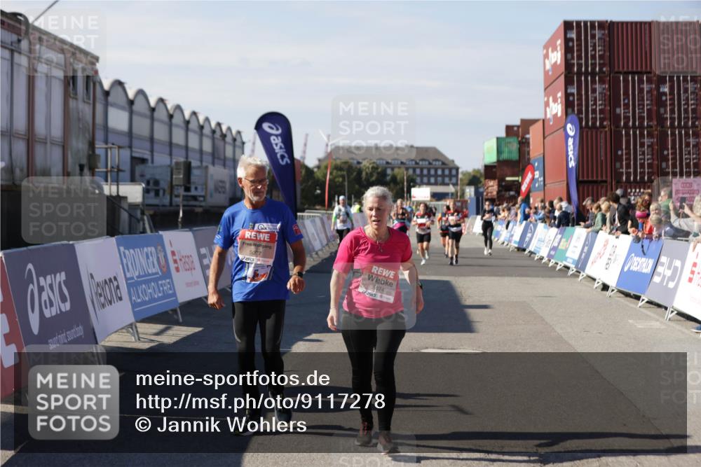 03.10.2025 - Köhlbrandbrückenlauf Jannik Wohlers http://msf.ph/oto/9117278 03.10.2025 13:33:47 Ziel 4744, 5074, 5077, 5367, 5546, 5579, 6734 meine-sportfotos.de