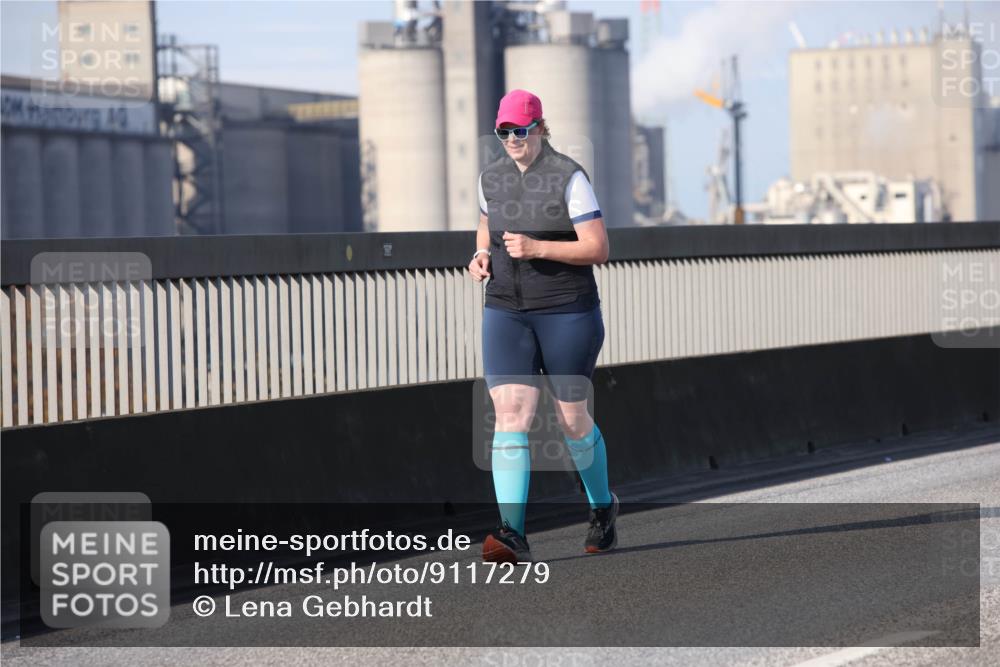 03.10.2025 - Köhlbrandbrückenlauf Lena Gebhardt http://msf.ph/oto/9117279 03.10.2025 10:22:18 Position 2  meine-sportfotos.de