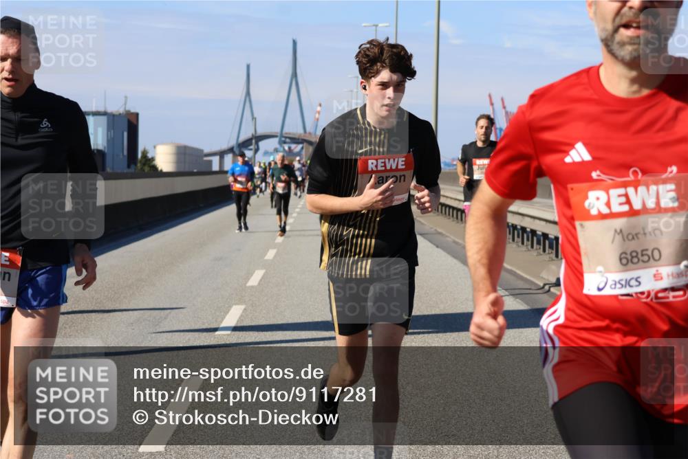 03.10.2025 - Köhlbrandbrückenlauf Strokosch-Dieckow http://msf.ph/oto/9117281 03.10.2025 12:52:37 Position 3 6850 meine-sportfotos.de