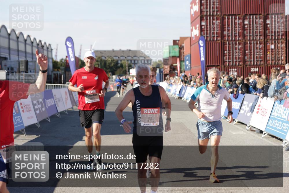 03.10.2025 - Köhlbrandbrückenlauf Jannik Wohlers http://msf.ph/oto/9117282 03.10.2025 13:03:02 Ziel 4095, 4137, 4203, 4279, 4294, 4619, 4747, 6655, 6770 meine-sportfotos.de