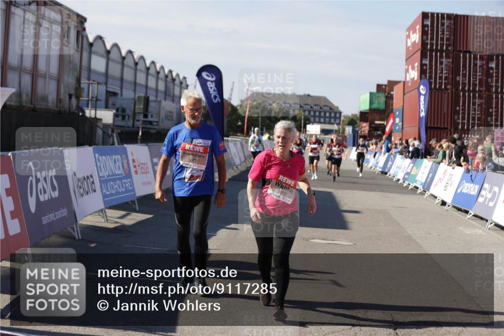 03.10.2025 - Köhlbrandbrückenlauf Jannik Wohlers http://msf.ph/oto/9117285 03.10.2025 13:33:47 Ziel 4744, 5074, 5077, 5367, 5546, 5579, 6734 meine-sportfotos.de