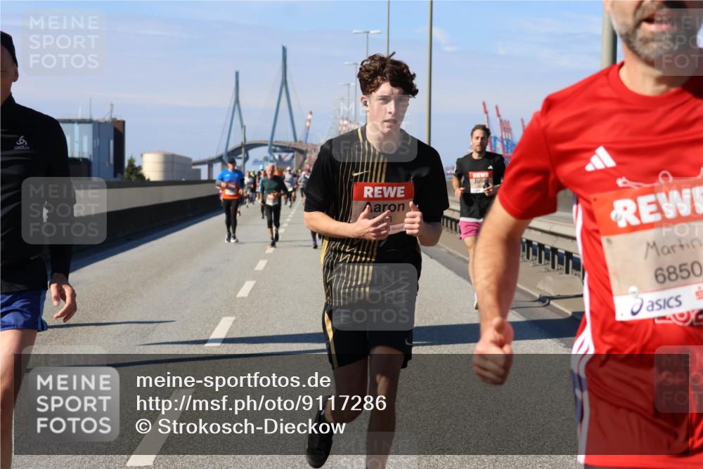 03.10.2025 - Köhlbrandbrückenlauf Strokosch-Dieckow http://msf.ph/oto/9117286 03.10.2025 12:52:37 Position 3 6850 meine-sportfotos.de