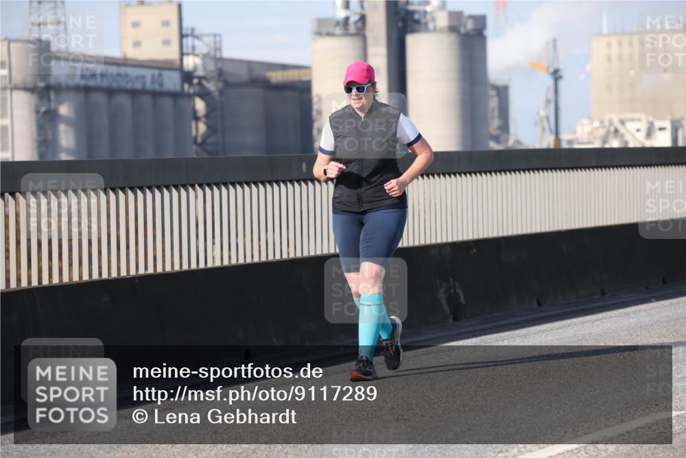 03.10.2025 - Köhlbrandbrückenlauf Lena Gebhardt http://msf.ph/oto/9117289 03.10.2025 10:22:19 Position 2  meine-sportfotos.de