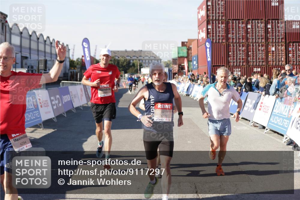 03.10.2025 - Köhlbrandbrückenlauf Jannik Wohlers http://msf.ph/oto/9117297 03.10.2025 13:03:02 Ziel 4095, 4137, 4203, 4279, 4294, 4619, 4747, 6655, 6770 meine-sportfotos.de