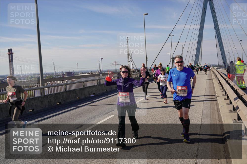 03.10.2025 - Köhlbrandbrückenlauf Michael Burmester http://msf.ph/oto/9117300 03.10.2025 12:58:52 Position 2 6597, 5511 meine-sportfotos.de