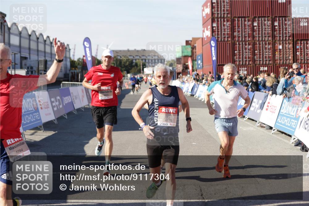 03.10.2025 - Köhlbrandbrückenlauf Jannik Wohlers http://msf.ph/oto/9117304 03.10.2025 13:03:02 Ziel 4095, 4137, 4203, 4279, 4294, 4619, 4747, 6655, 6770 meine-sportfotos.de