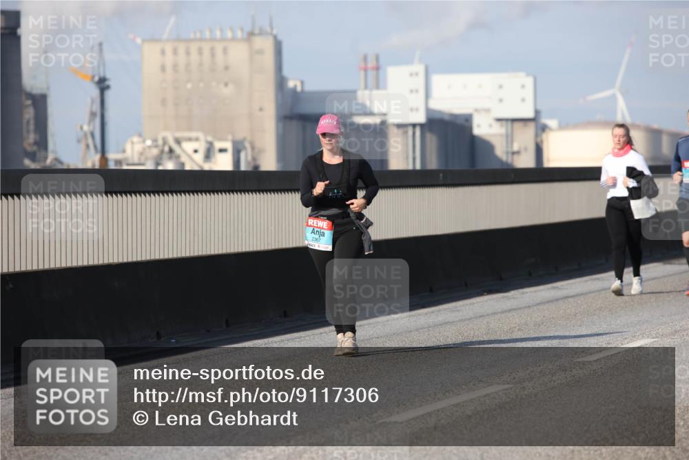 03.10.2025 - Köhlbrandbrückenlauf Lena Gebhardt http://msf.ph/oto/9117306 03.10.2025 10:22:40 Position 2 2367 meine-sportfotos.de