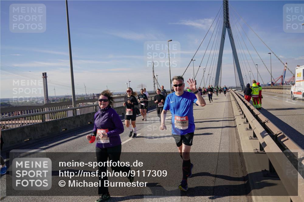 03.10.2025 - Köhlbrandbrückenlauf Michael Burmester http://msf.ph/oto/9117309 03.10.2025 12:58:53 Position 2 5511, 41 meine-sportfotos.de