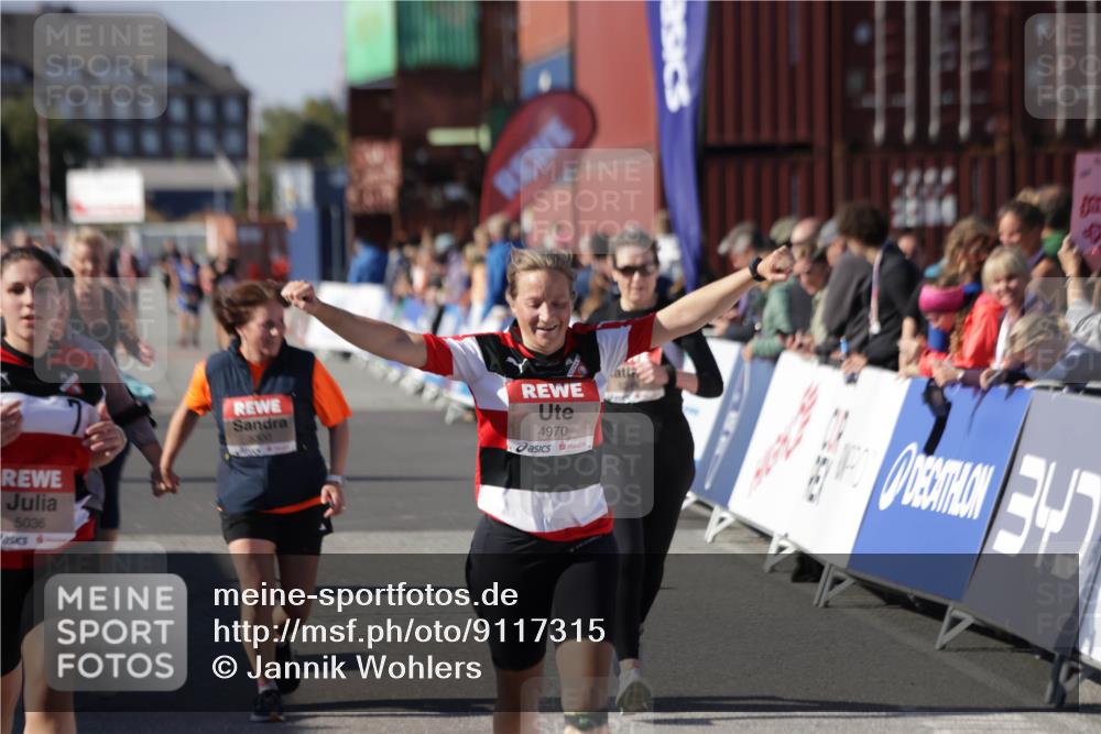 03.10.2025 - Köhlbrandbrückenlauf Jannik Wohlers http://msf.ph/oto/9117315 03.10.2025 13:33:55 Ziel 4919, 4970, 5036, 5074, 5077, 5300, 6246, 6420 meine-sportfotos.de