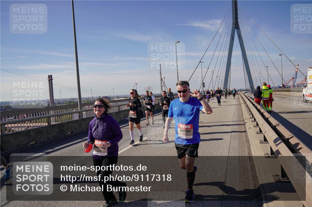 03.10.2025 - Köhlbrandbrückenlauf Michael Burmester http://msf.ph/oto/9117318 03.10.2025 12:58:53 Position 2 6597, 5511 meine-sportfotos.de