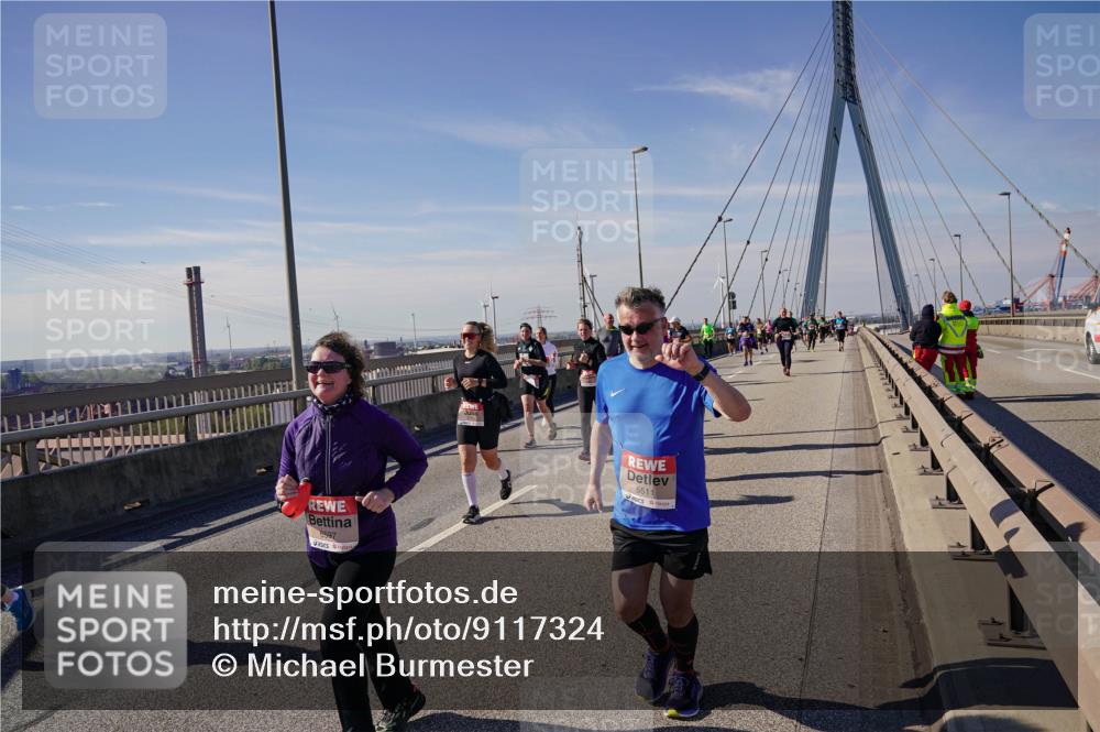 03.10.2025 - Köhlbrandbrückenlauf Michael Burmester http://msf.ph/oto/9117324 03.10.2025 12:58:53 Position 2 8597, 5511 meine-sportfotos.de
