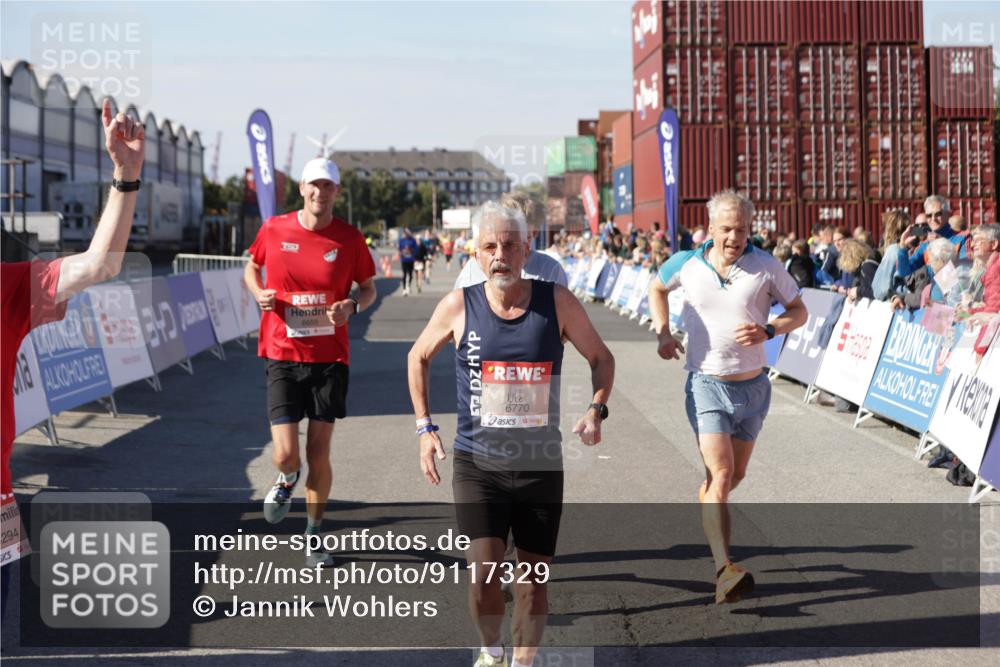 03.10.2025 - Köhlbrandbrückenlauf Jannik Wohlers http://msf.ph/oto/9117329 03.10.2025 13:03:02 Ziel 4095, 4137, 4203, 4279, 4294, 4619, 4747, 6655, 6770 meine-sportfotos.de