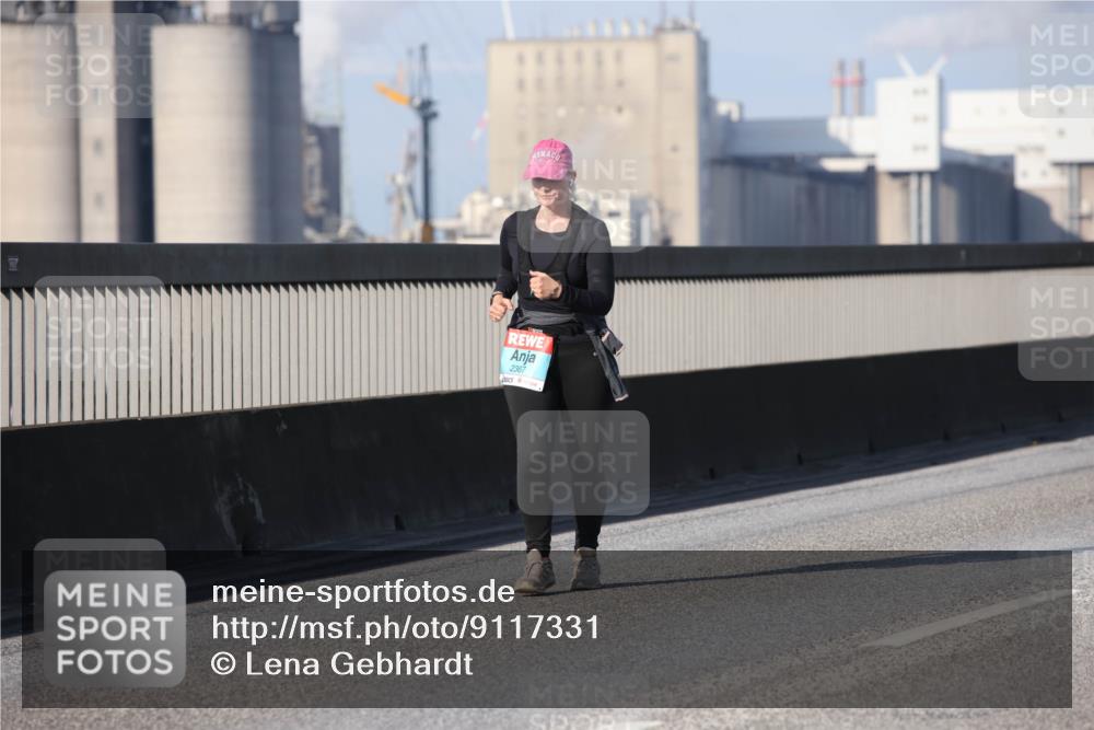 03.10.2025 - Köhlbrandbrückenlauf Lena Gebhardt http://msf.ph/oto/9117331 03.10.2025 10:22:43 Position 2 2367 meine-sportfotos.de