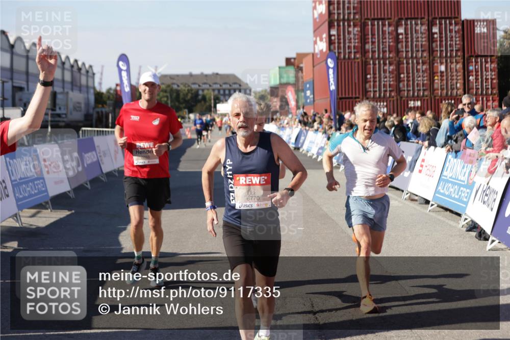 03.10.2025 - Köhlbrandbrückenlauf Jannik Wohlers http://msf.ph/oto/9117335 03.10.2025 13:03:02 Ziel 4095, 4137, 4203, 4279, 4294, 4619, 4747, 6655, 6770 meine-sportfotos.de