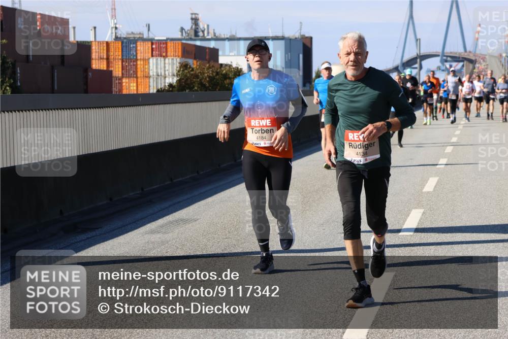 03.10.2025 - Köhlbrandbrückenlauf Strokosch-Dieckow http://msf.ph/oto/9117342 03.10.2025 12:52:46 Position 3 4184, 4134 meine-sportfotos.de