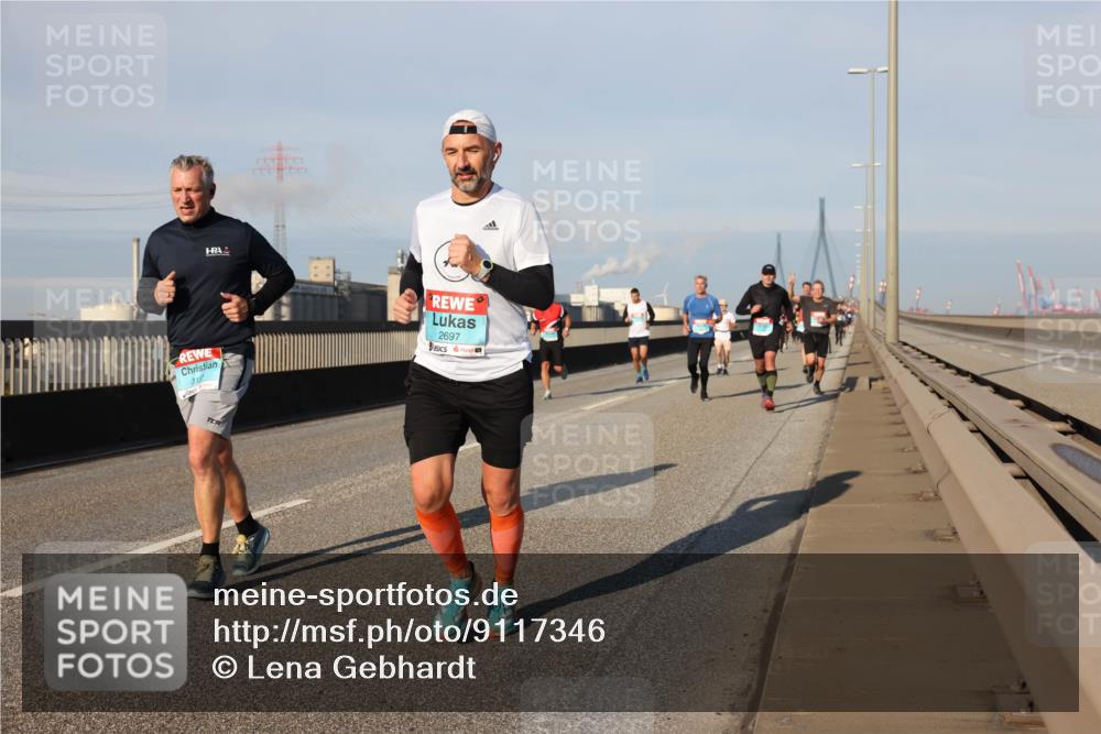 03.10.2025 - Köhlbrandbrückenlauf Lena Gebhardt http://msf.ph/oto/9117346 03.10.2025 09:44:24 Position 2 2697 meine-sportfotos.de