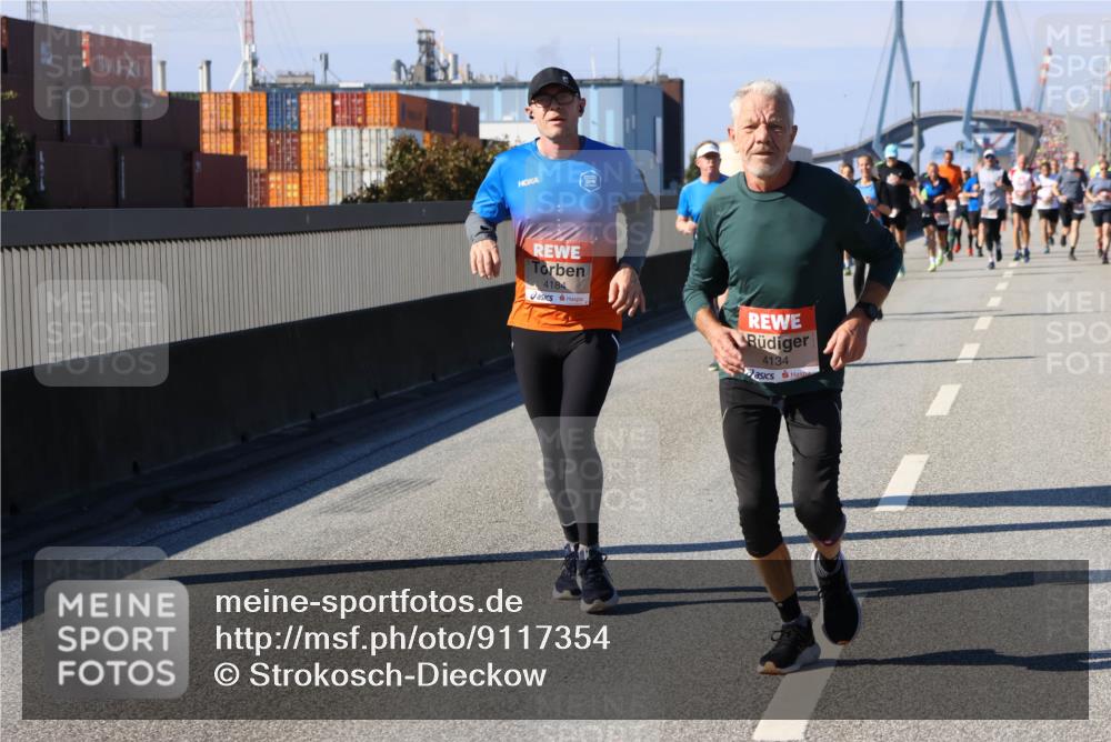 03.10.2025 - Köhlbrandbrückenlauf Strokosch-Dieckow http://msf.ph/oto/9117354 03.10.2025 12:52:46 Position 3 4184, 4134 meine-sportfotos.de