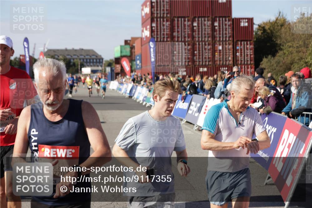 03.10.2025 - Köhlbrandbrückenlauf Jannik Wohlers http://msf.ph/oto/9117355 03.10.2025 13:03:04 Ziel 4095, 4137, 4203, 4279, 4294, 4747, 6655, 6770 meine-sportfotos.de