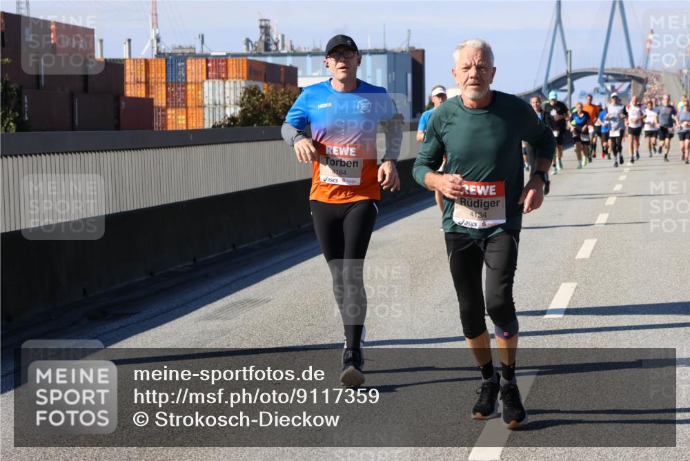 03.10.2025 - Köhlbrandbrückenlauf Strokosch-Dieckow http://msf.ph/oto/9117359 03.10.2025 12:52:46 Position 3 4184, 4134 meine-sportfotos.de