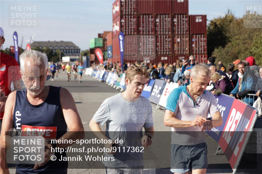 03.10.2025 - Köhlbrandbrückenlauf Jannik Wohlers http://msf.ph/oto/9117362 03.10.2025 13:03:04 Ziel 4095, 4137, 4203, 4279, 4294, 4747, 6655, 6770 meine-sportfotos.de